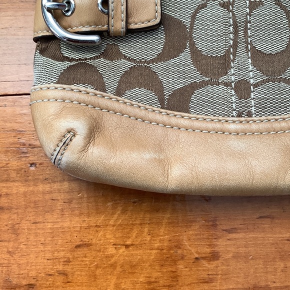 🍇Vintage Coach wristlet in signature tan. - Picture 3 of 7